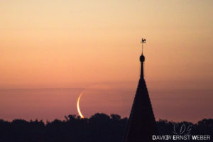 Mondaufgang Kirche 300x200